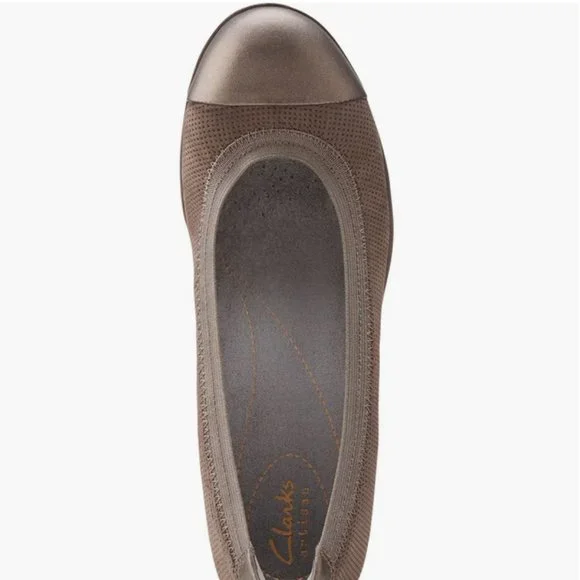 CLARKS New PETULA Wedge SlipOn Pump Perforated Leather  Comfort Shoes Women 10 W - Picture 4 of 16